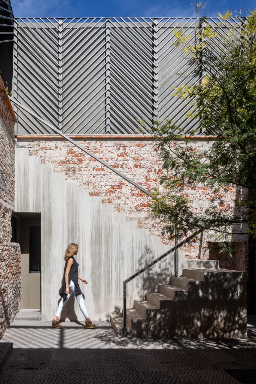 Ta Hotel de Diseno by Anonimous and JAHS