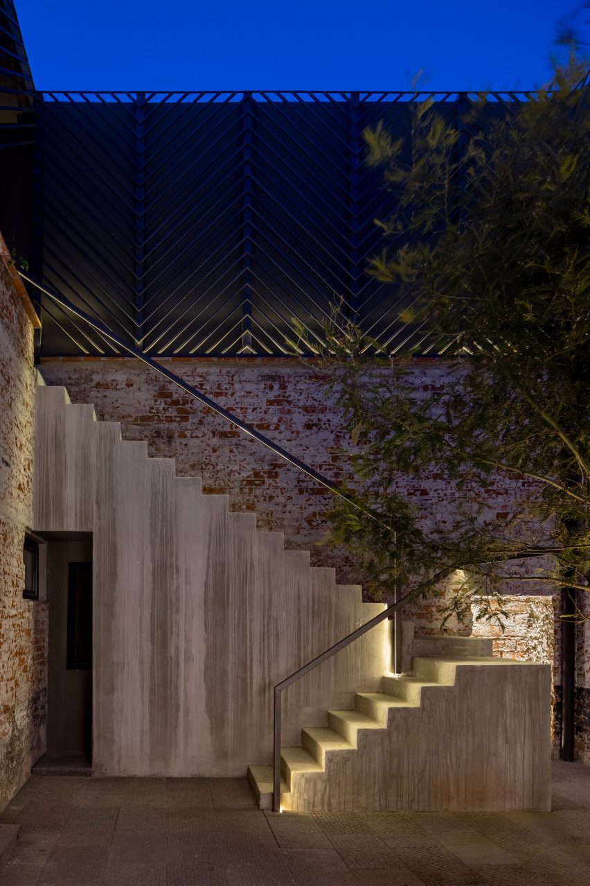 Ta Hotel de Diseno by Anonimous and JAHS
