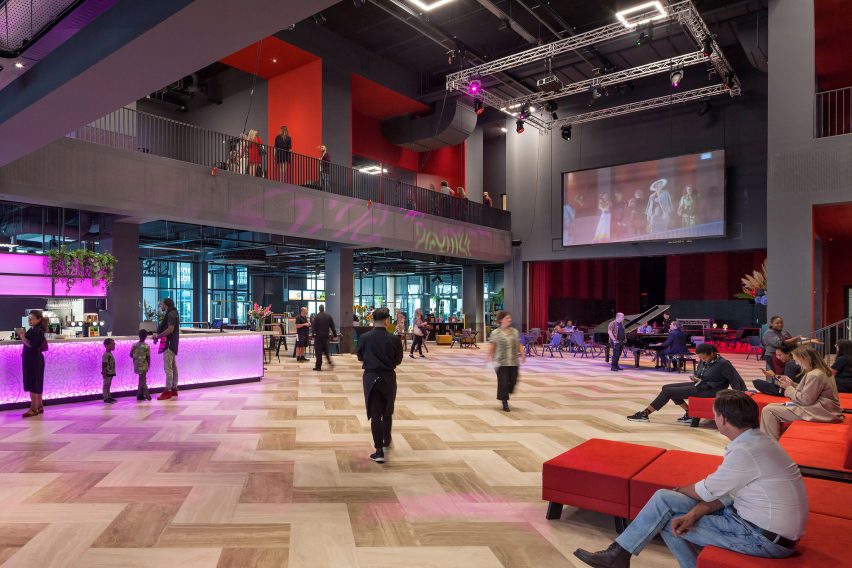 Lobby of Theater Zuidplein in Rotterdam by De Zwarte Hond