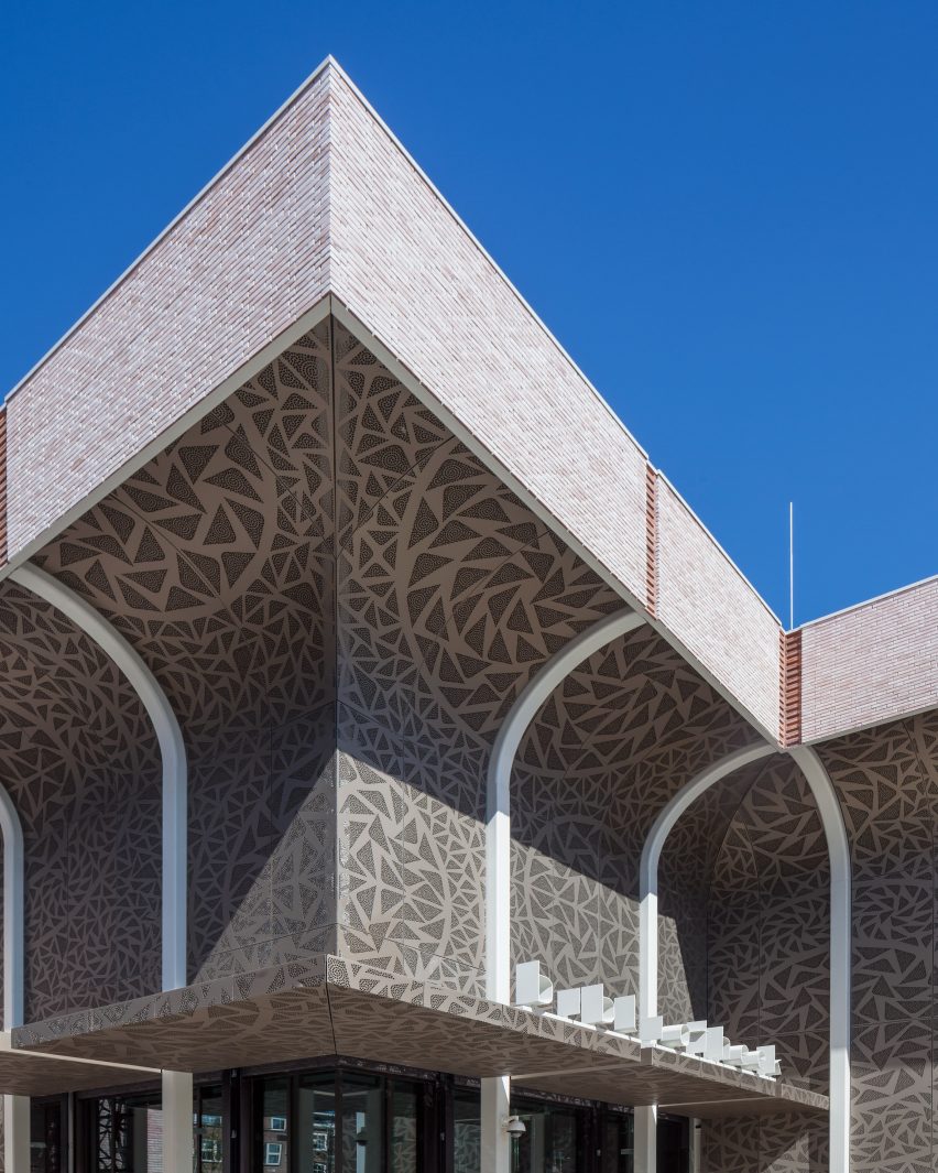 Roof detail of Theater Zuidplein in Rotterdam by De Zwarte Hond