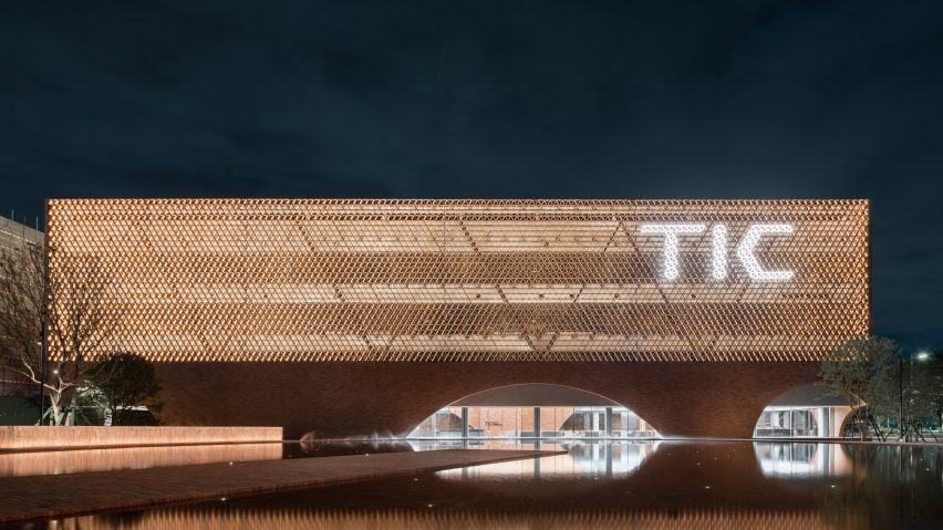 Facade with brickwork lattice