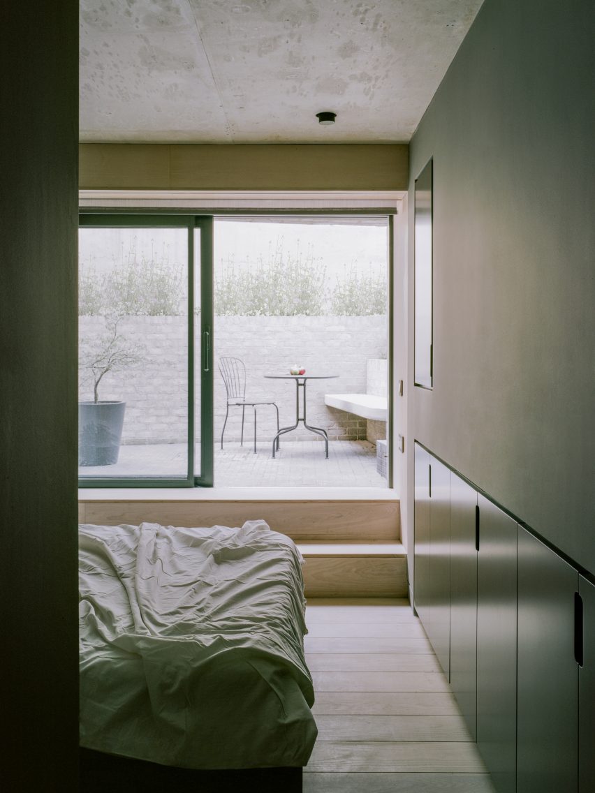 Sunken bedroom in house by Fletcher Crane Architects