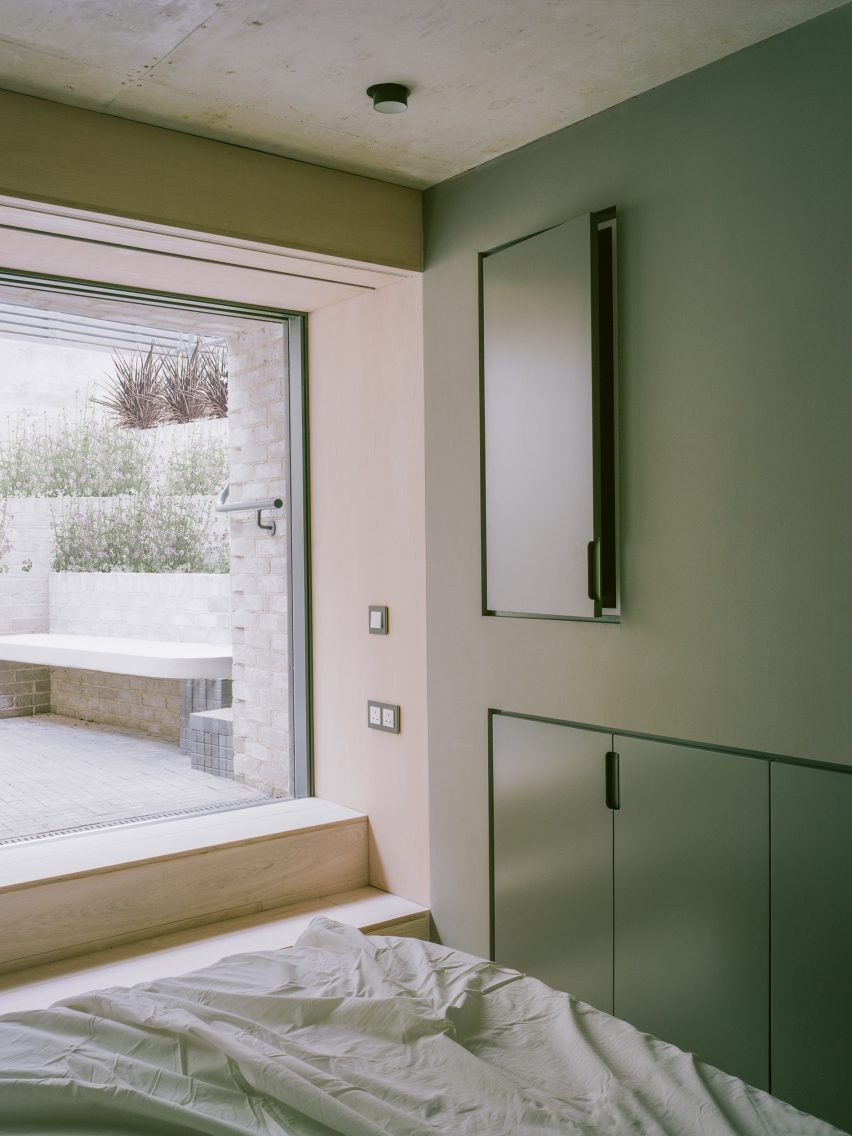 Sunken bedroom in house by Fletcher Crane Architects