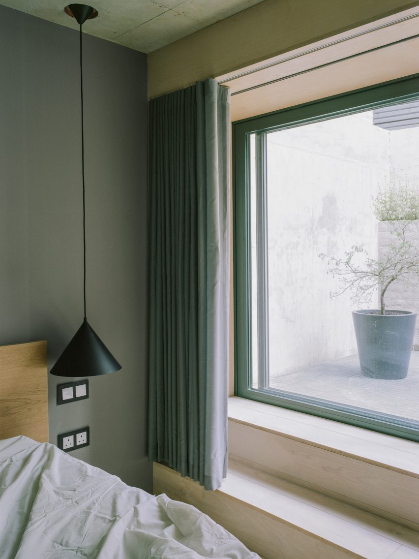 Sunken bedroom in house by Fletcher Crane Architects