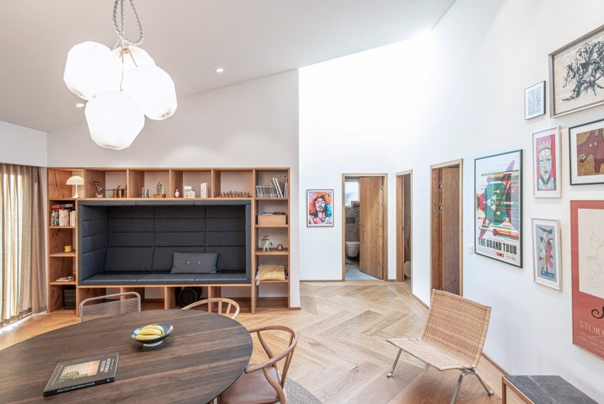 Kitchen and living room in Villa E by CF Møller Architects