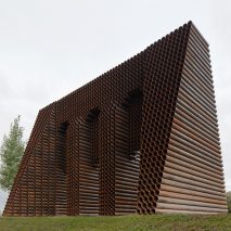 Waterline Monument tapers at its highest point