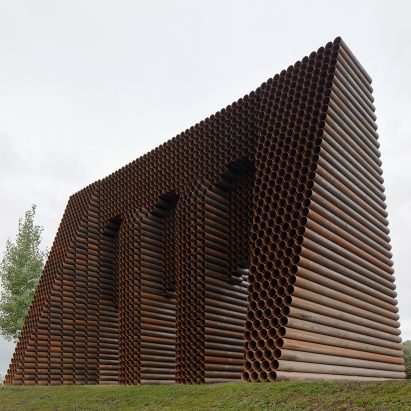 Waterline Monument tapers at its highest point
