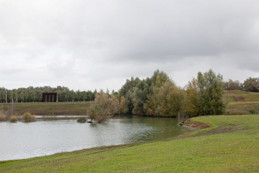 Waterline Monument is a steel monument by Gijs Van Vaerenbergh