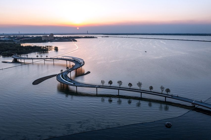 Bridge over Yuandang Lake