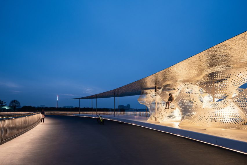 Pavilion on Yuandang Bridge