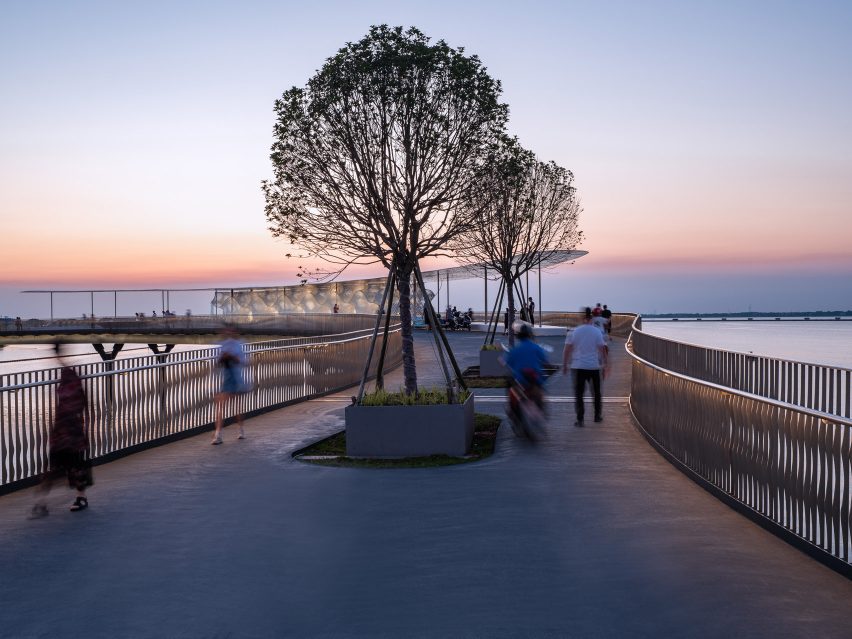 Trees on Yuandang Bridge