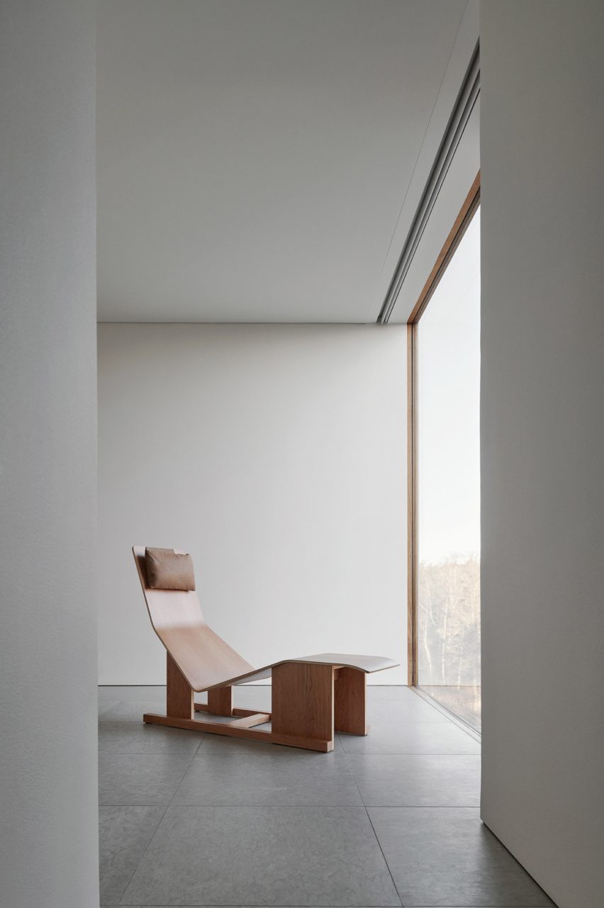 4PM chaise lounge by Massproductions in a concrete room
