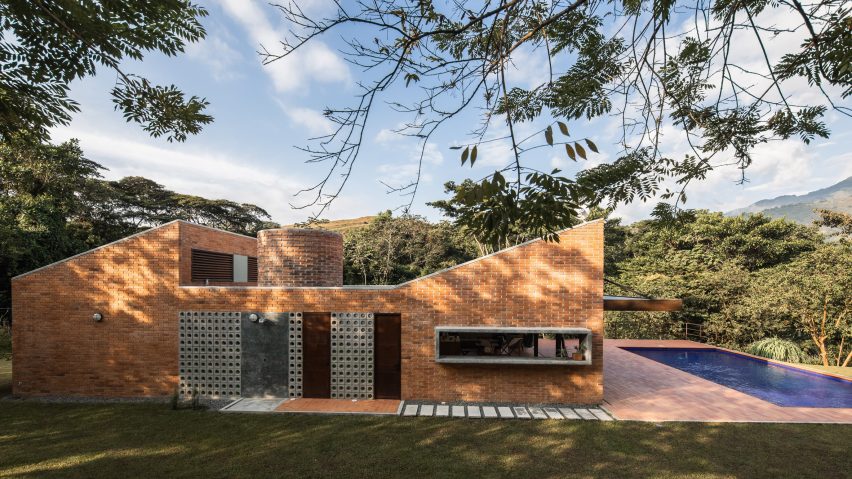 Plan:b Arquitectos creates brick vacation home in Colombian tropical forest