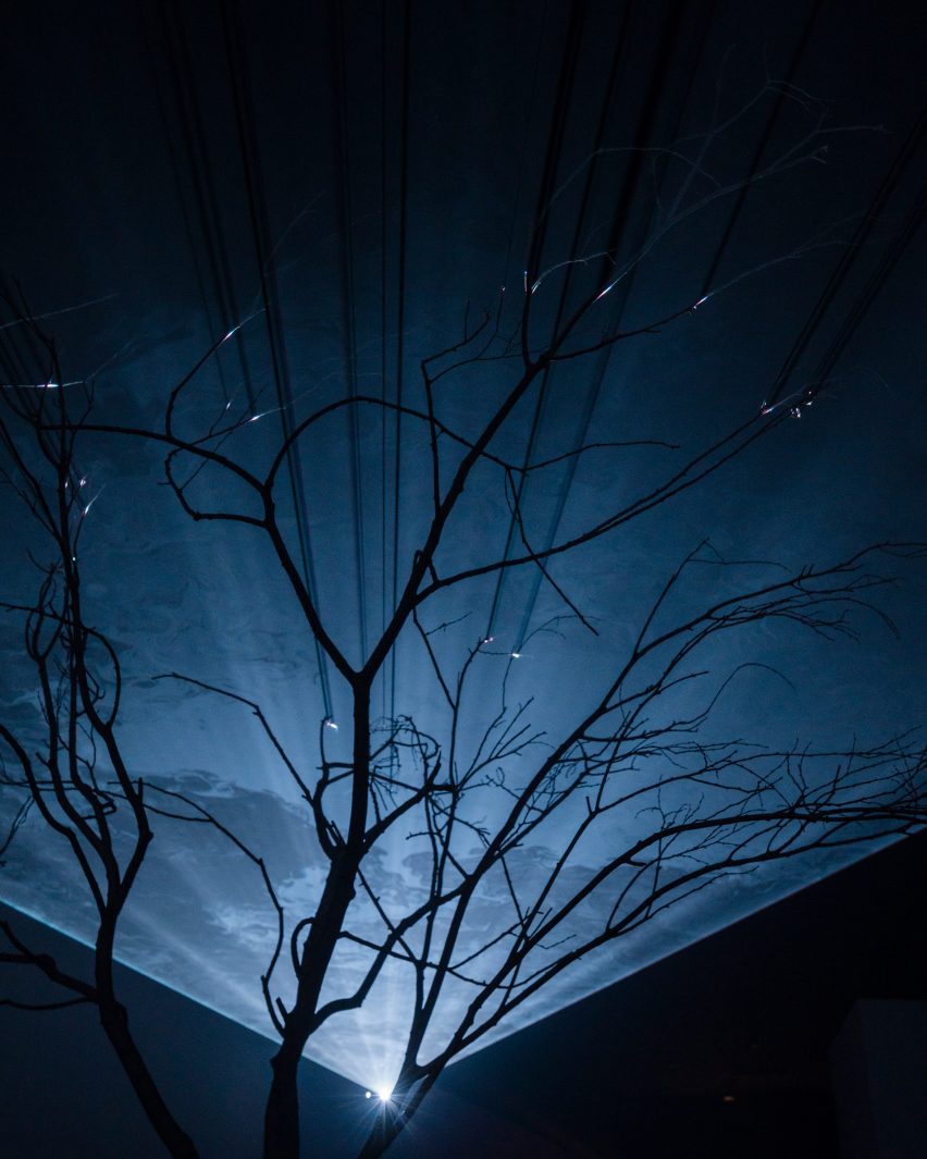 Fiat Lux.3 Architectures of Light is an installation by Antoni Arola and Simon