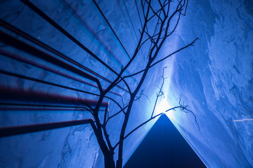 Fiat Lux.3 Architectures of Light is an installation by Antoni Arola and Simon