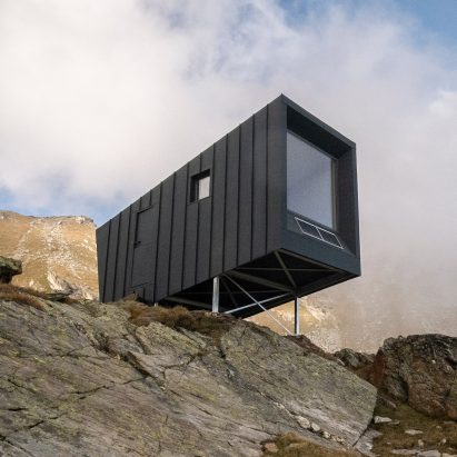 The cabin has a black aluminium exterior