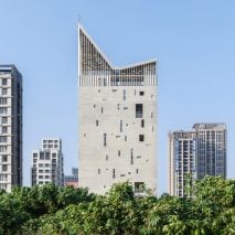 Image of the vertical Tamkang Church in Taiwan