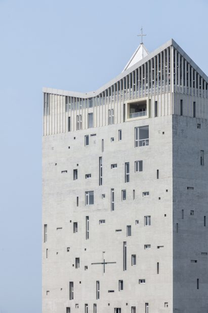 Image of Tamkang Church's sculptural concrete facade 