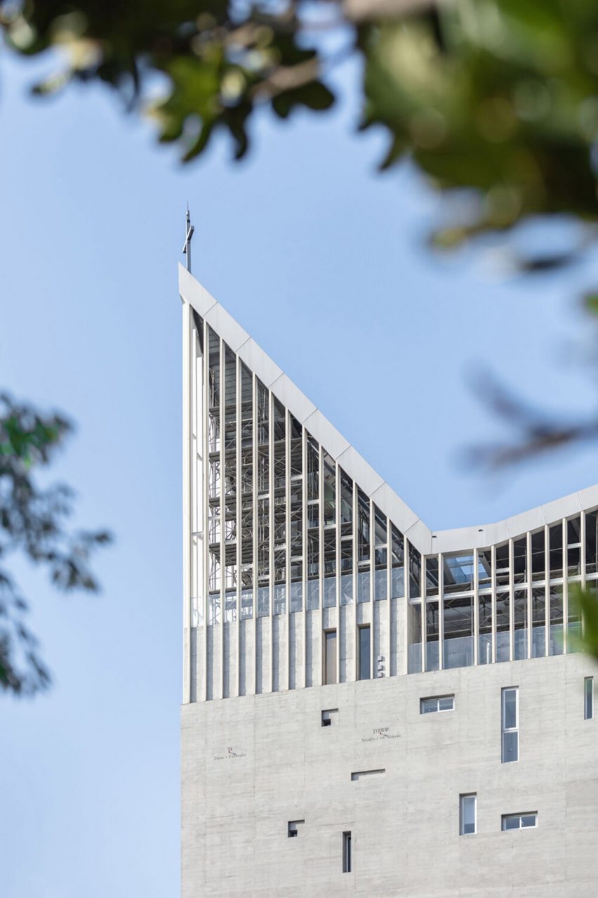 Tamkang Church is a vertical concrete church that was designed by Behet Bondzio Lin Architekten