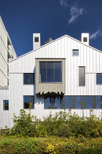 Metal-clad extension