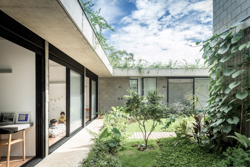 Garden of Courtyard House for Two Boys