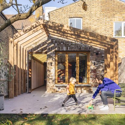 House extension with pergola