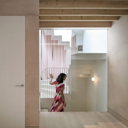 Artist Studio Conversion by VATRAA