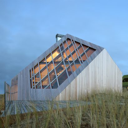 Crystal-like dune house in Terschelling