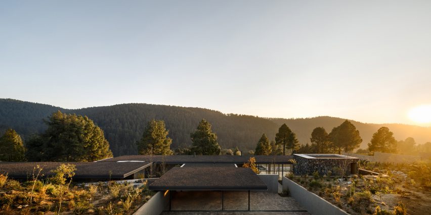 Hill House by Manuel Cervantes Estudio