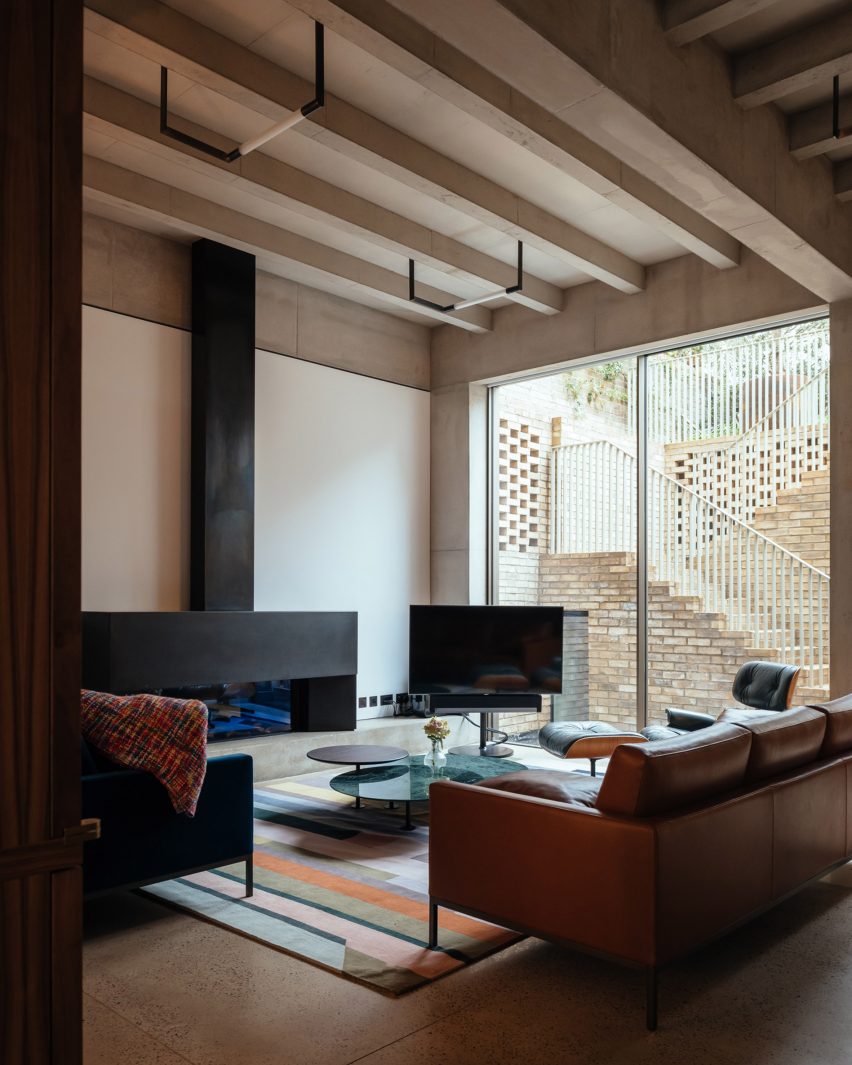 Lounge in House in Primrose Hill by Jamie Fobert Architects