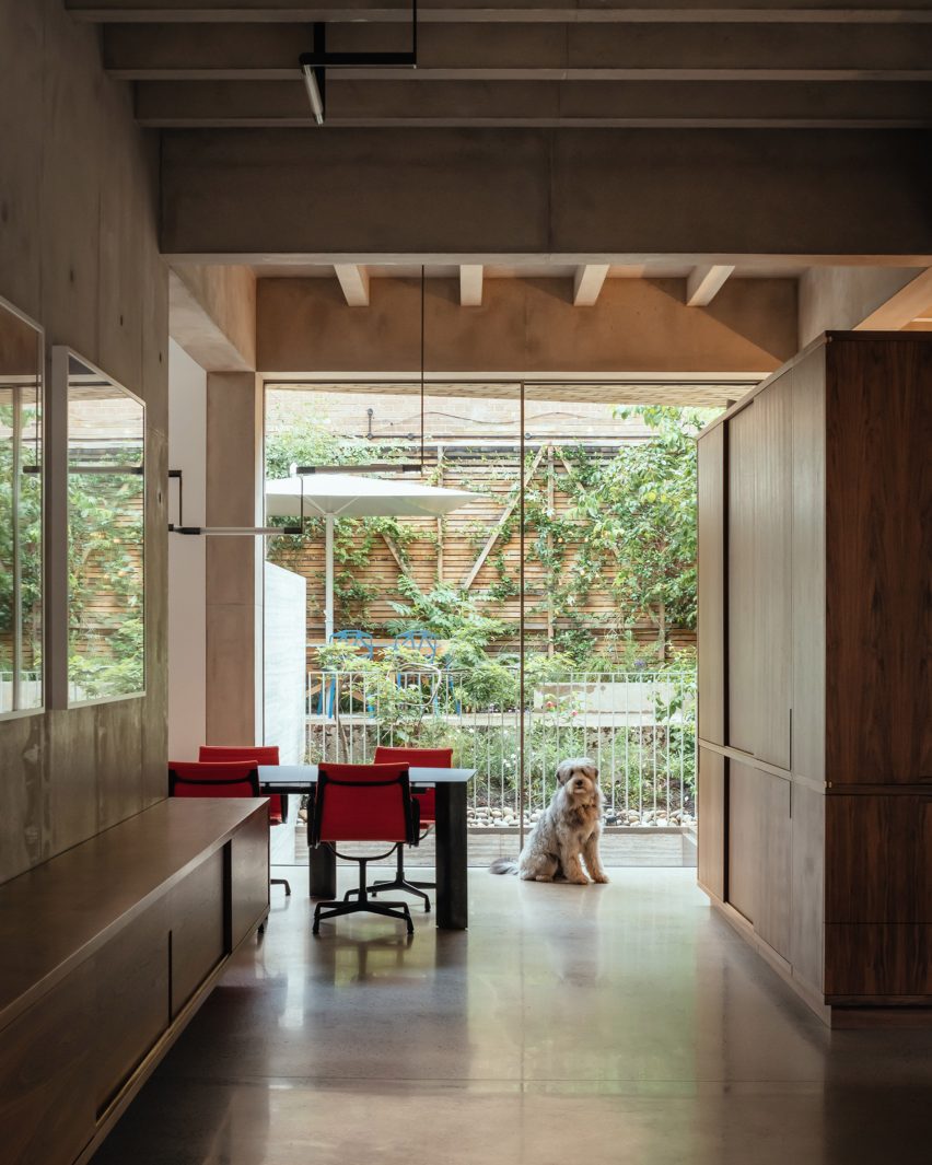 Dining room in House in Primrose Hill by Jamie Fobert Architects