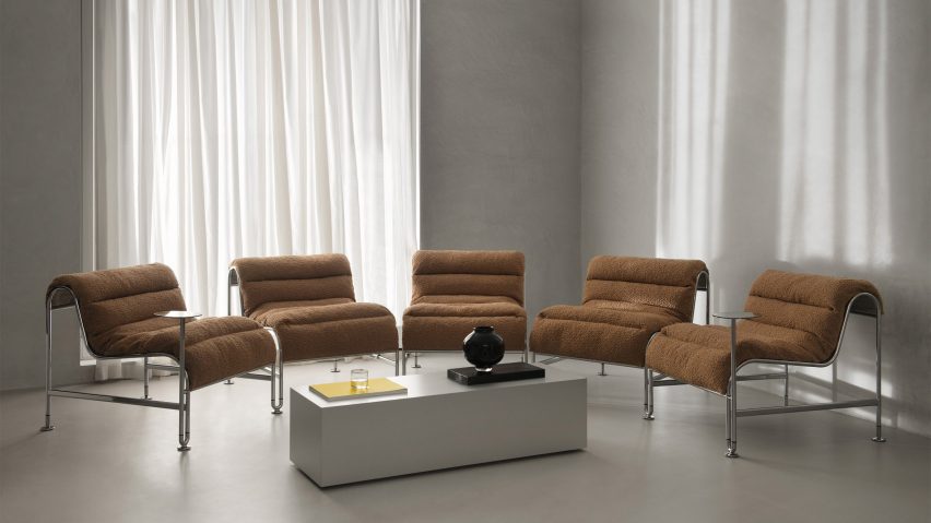 A living room with lounge chairs by Lammhults