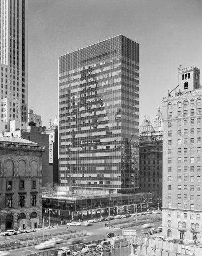 Exterior of Lever House skyscraper