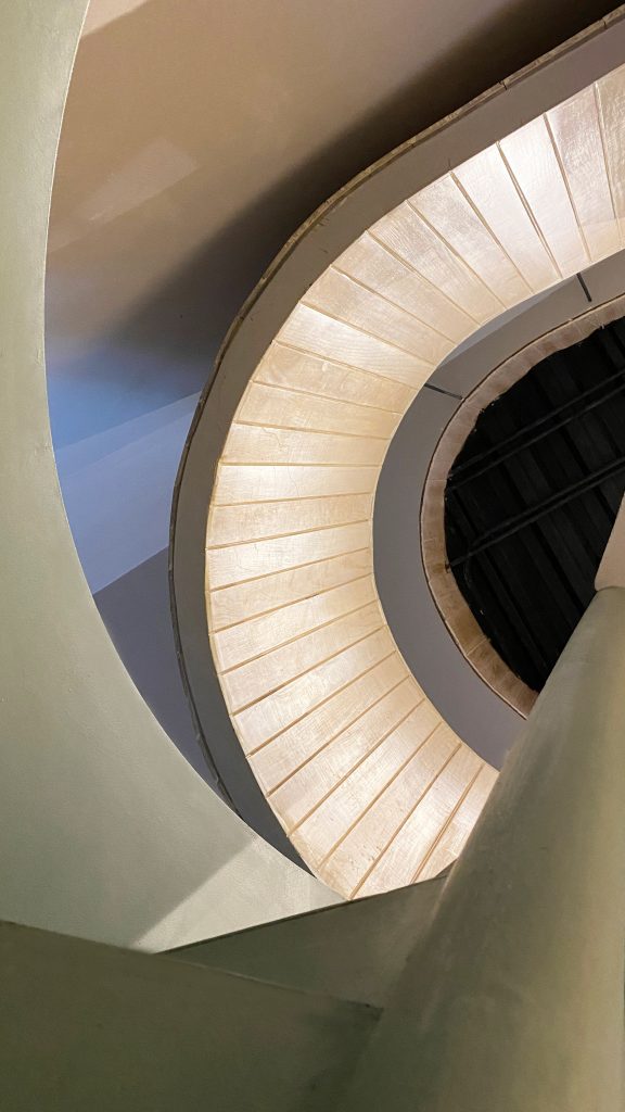 Curved staircase
