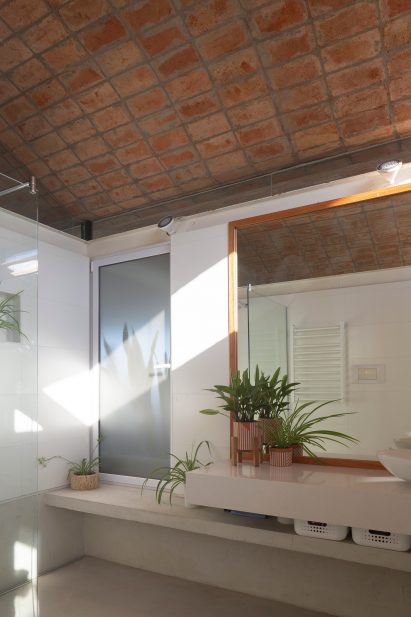 Smooth concrete flooring by Fabrizio Pugliese
