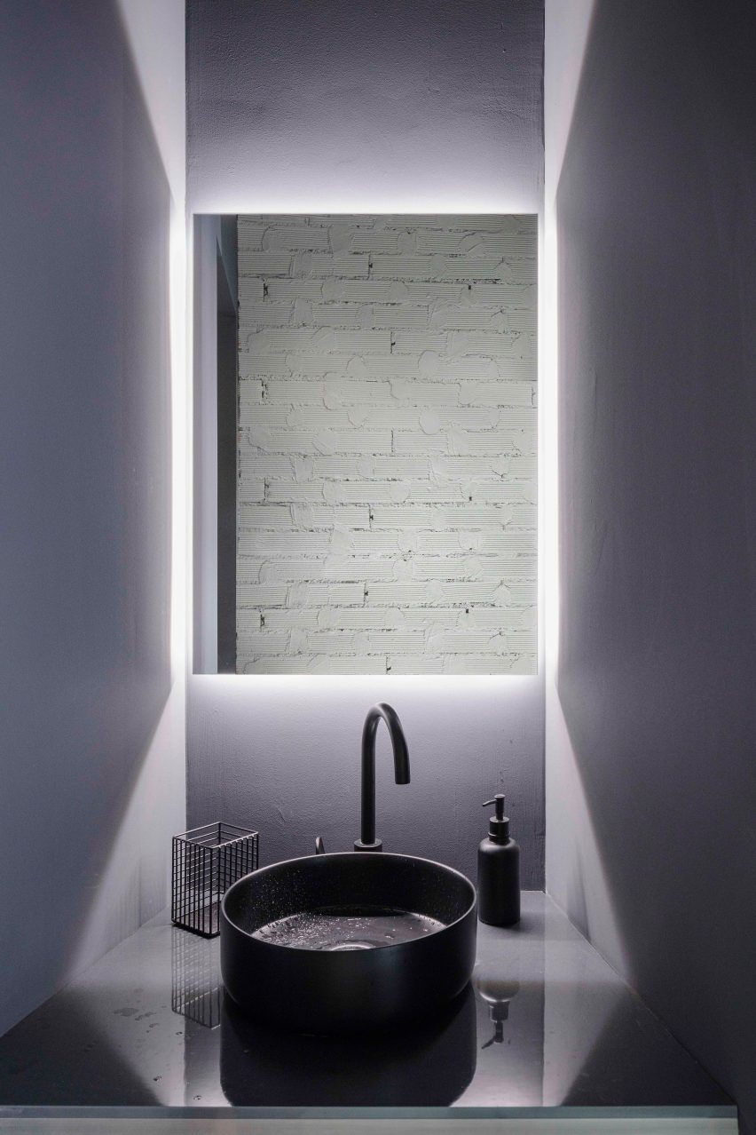 Bathroom of Mood hair salon in Madrid