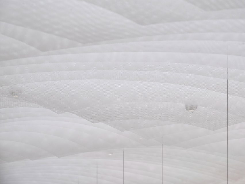 Sheer textile-installation in New Wave restaurant