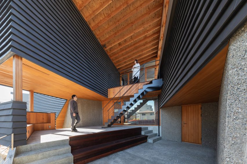 Terrace at Nishiji Project house by Kompas
