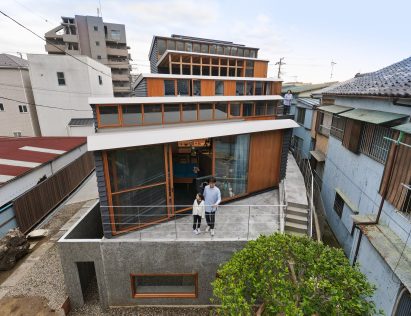 Japanese house with sawtooth roof by Kompas