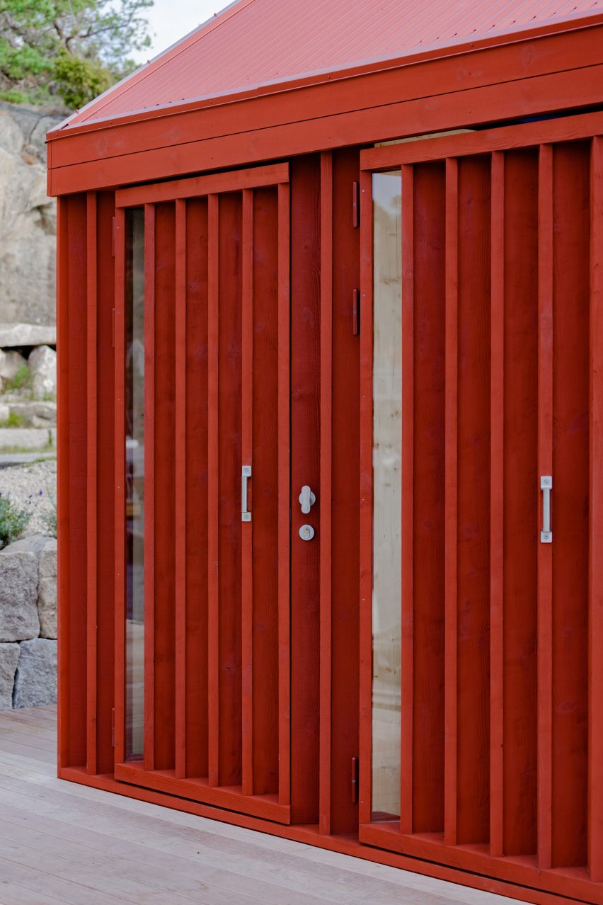 Detail of red cabin by Handegård Arkitektur