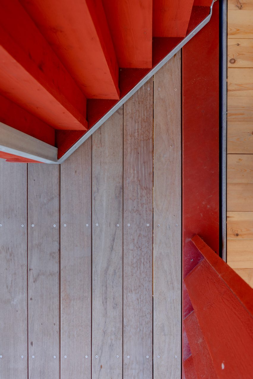 Detail of red cabin by Handegård Arkitektur