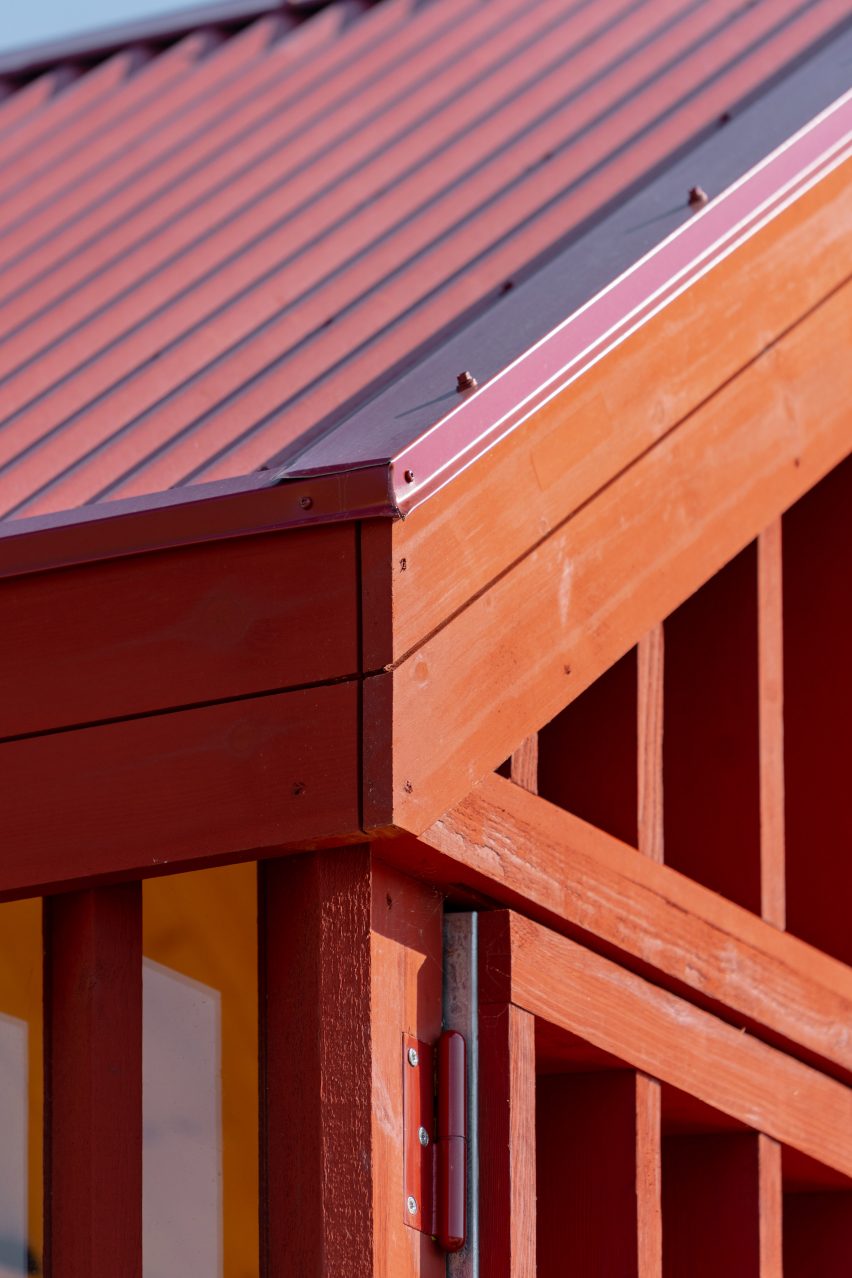 Detail of red cabin by Handegård Arkitektur