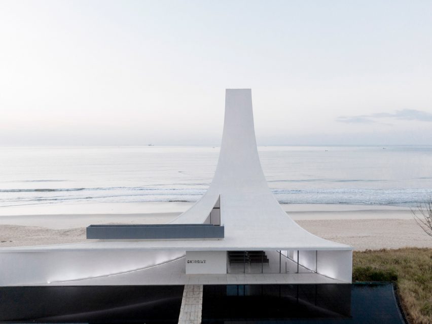 The Seaside Chapel of Jinting Bay was designed by O-office Architects