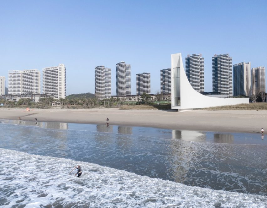 The Seaside Chapel of Jinting Bay was designed by O-office Architects