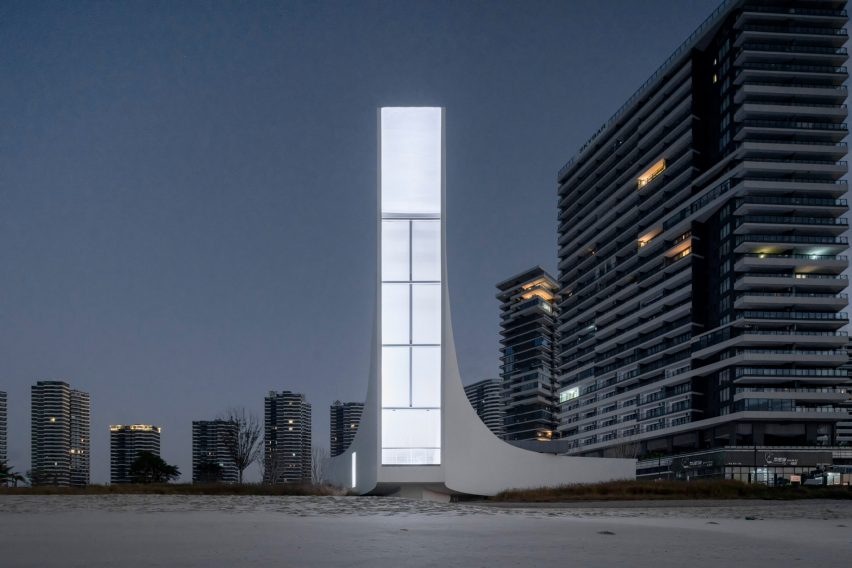 The Seaside Chapel of Jinting Bay was designed by O-office Architects