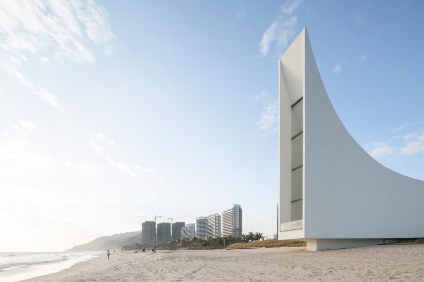 The Seaside Chapel of Jinting Bay was designed by O-office Architects