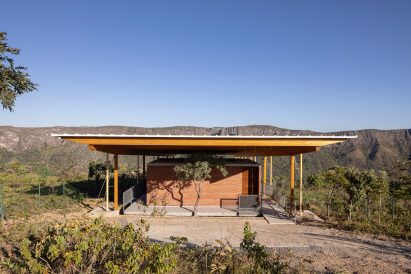 Studio with glue-laminated timber roof
