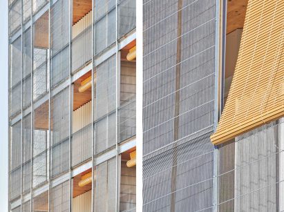 Metal-mesh facade