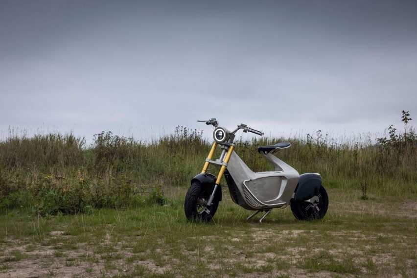 Electric scooter with steel chassis