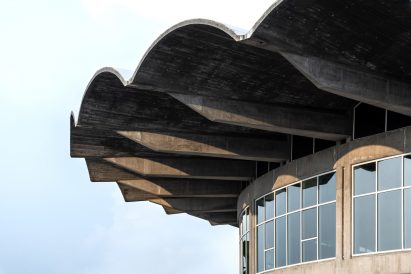 Detail image of the fluted roof at Sanand Factory